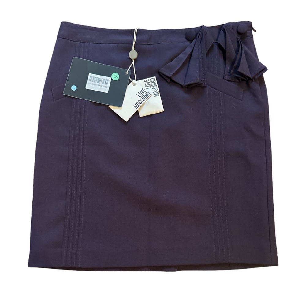 ✨BNWT✨ Love Moschino wine color skirt size 8